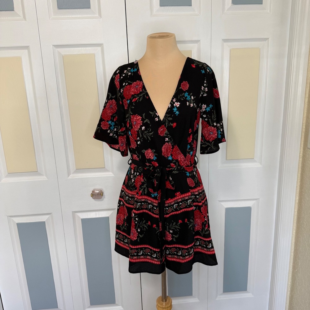 Trixxi Womens Floral Romper Black Red V-Neck Flutter Sleeve Open Back Small